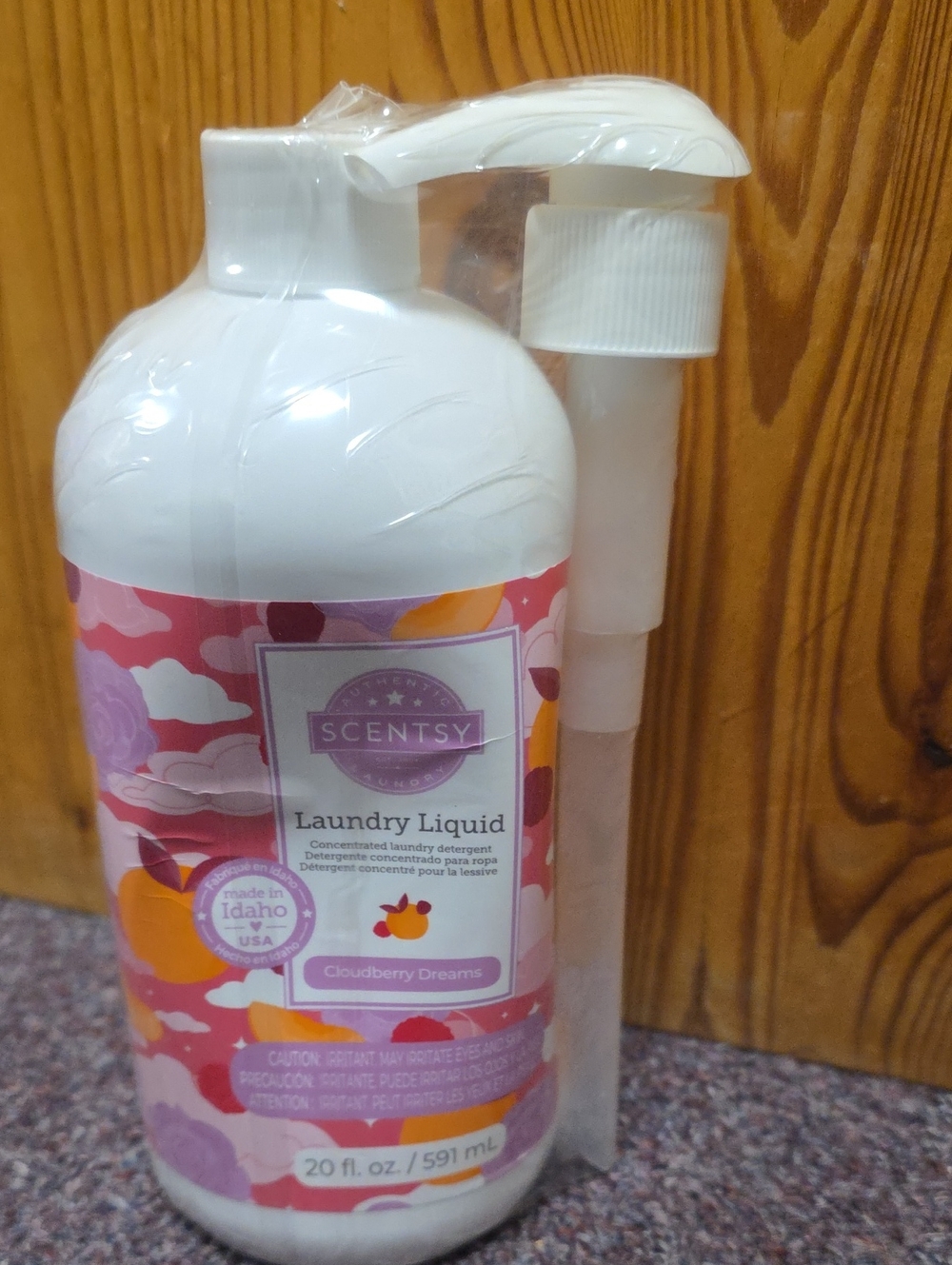 Scentsy Cloudberry Dreams Laundry Liquid - Pink & White